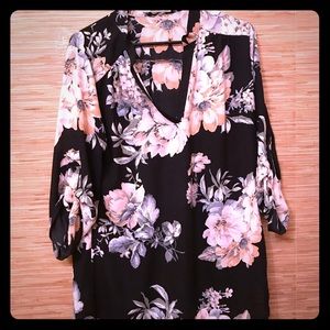 ✨Beautiful Floral Top✨